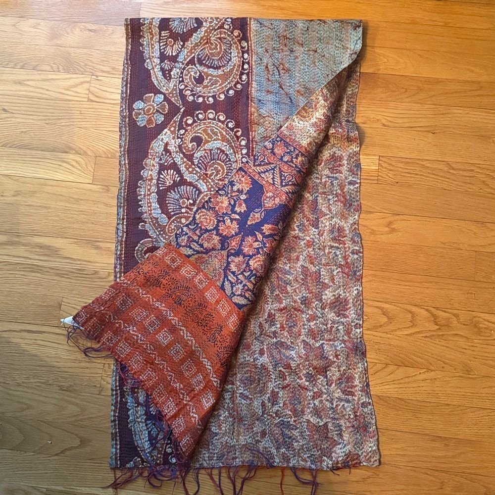 Gorgeous Tapestry Wrap/Scarf! - Picture 9 of 10